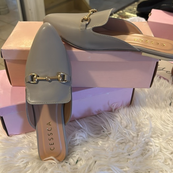 GREY FLAT SQUARE TOE FLAT MULE SIZE 7 - Picture 3 of 3